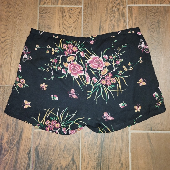 Wet Seal XL high waisted shortened inseam chiffon floral shorts - Picture 5 of 13
